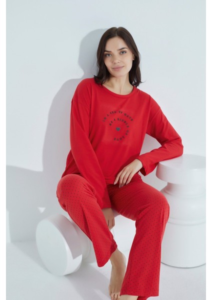Kadın Kırmızı Bisiklet Yaka Uzun Kollu Yazılı ve Puantiyeli Desenli Pijama Takımı 959 fiyatları
