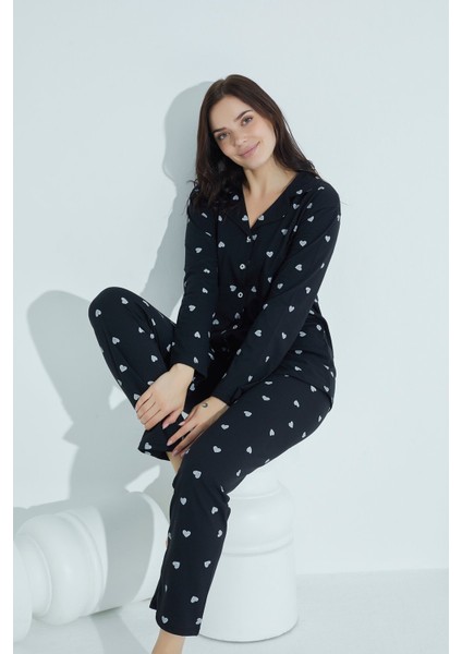Kadın Siyah Boydan Düğmeli Gömlek Yaka Uzun Kollu Kalp Desenli Pijama Takımı 952 fiyatları