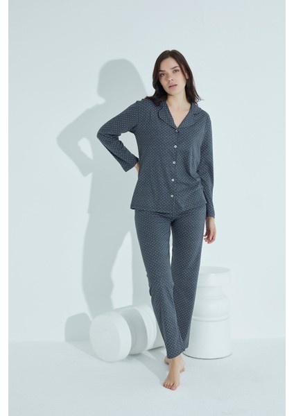 Kadın Antrasit Boydan Düğmeli Gömlek Yaka Uzun Kollu Puantiyeli Desenli Pijama Takımı 961