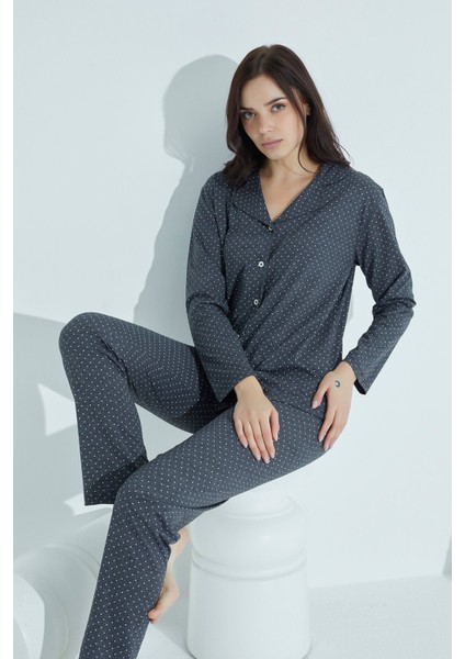 Kadın Antrasit Boydan Düğmeli Gömlek Yaka Uzun Kollu Puantiyeli Desenli Pijama Takımı 961