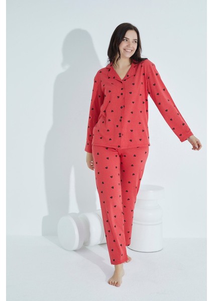 Kadın Nar Çiçeği Boydan Düğmeli Gömlek Yaka Uzun Kollu Kalp Desenli Pijama Takımı 952