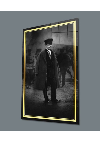 Gold Şerit Siyah Beyaz Pardesülü Atatürk Cam Tablo, Uv Baskılı ve Temperli, Hediyelik