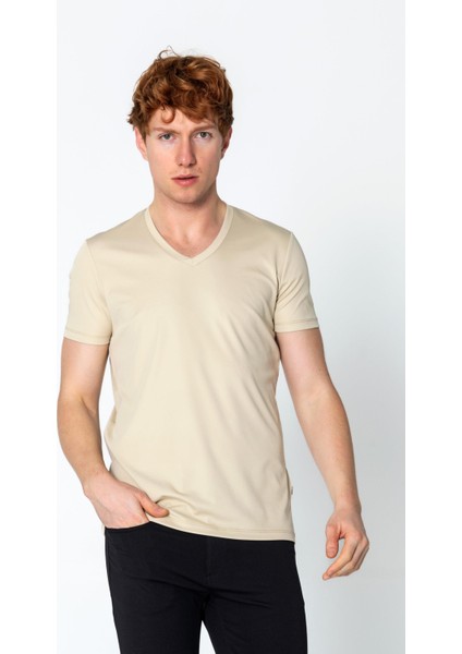 Erkek Fit Rahat Naylon V Yaka Seyahatlik T-Shirt