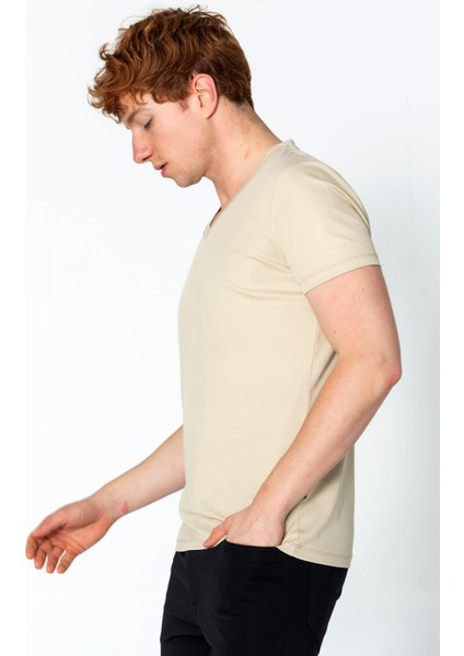 Erkek Fit Rahat Naylon V Yaka Seyahatlik T-Shirt