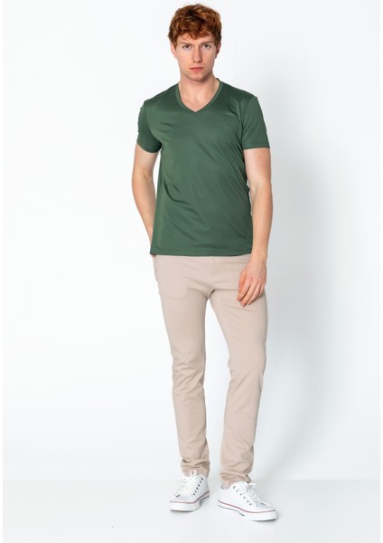 Erkek Fit Rahat Naylon V Yaka Seyahatlik T-Shirt
