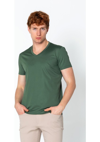 Erkek Fit Rahat Naylon V Yaka Seyahatlik T-Shirt fiyatları