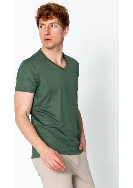 Erkek Fit Rahat Naylon V Yaka Seyahatlik T-Shirt fırsatları