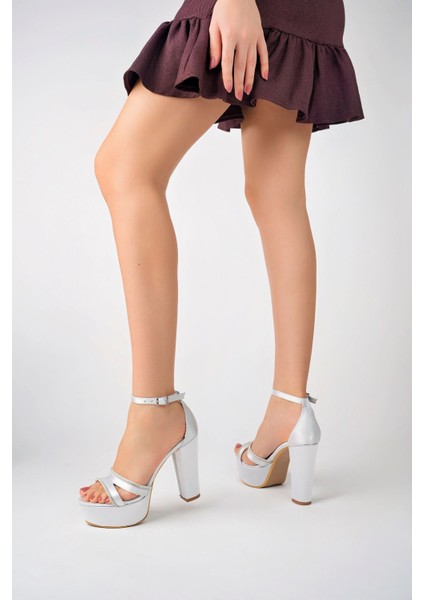 Dolgu Taban Taşlı Gümüş Kadın Ayakkabı modelleri