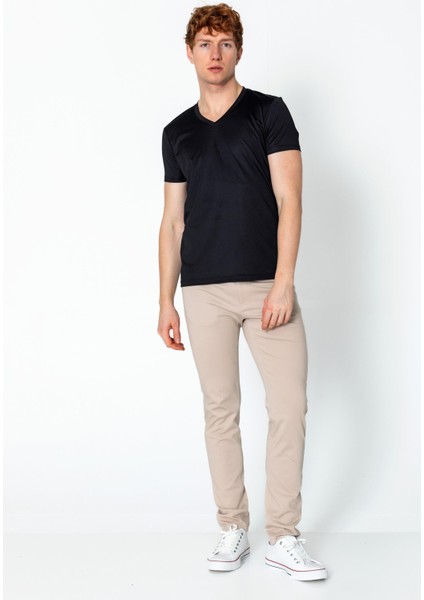 Erkek Fit Rahat Naylon V Yaka Seyahatlik T-Shirt