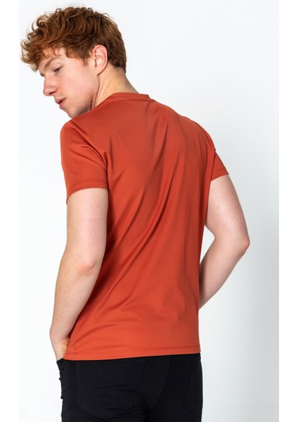 Erkek Fit Rahat Naylon V Yaka Seyahatlik T-Shirt