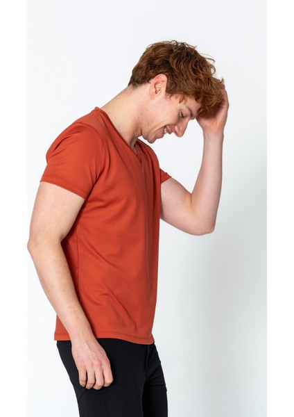 Erkek Fit Rahat Naylon V Yaka Seyahatlik T-Shirt indirimleri