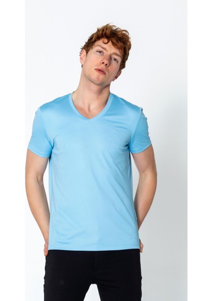 Erkek Fit Rahat Naylon V Yaka Seyahatlik T-Shirt fiyatları