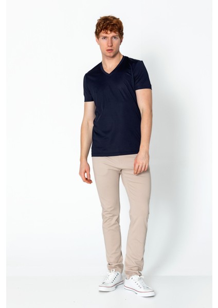 Erkek Fit Rahat Naylon V Yaka Seyahatlik T-Shirt