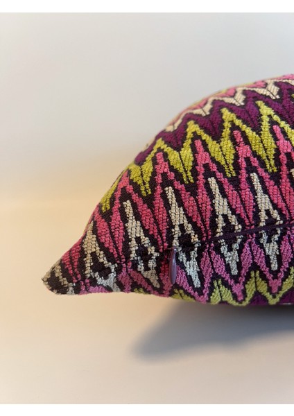 Zigzag Desenli Mor Renkli Yastık Kılıfı fiyatları