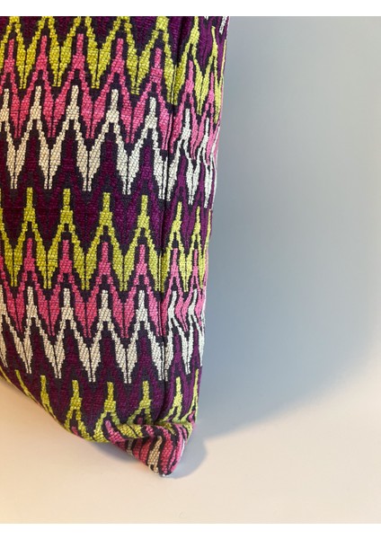 Zigzag Desenli Mor Renkli Yastık Kılıfı modelleri