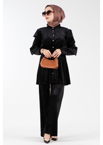 Omuzu Volanlı Kadife Takım-Siyah
