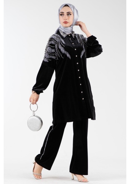 Yakası ve Omuzu Işlemeli Kadife Takım-Siyah fiyatları