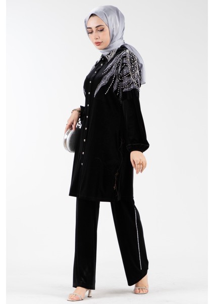 Yakası ve Omuzu Işlemeli Kadife Takım-Siyah modelleri