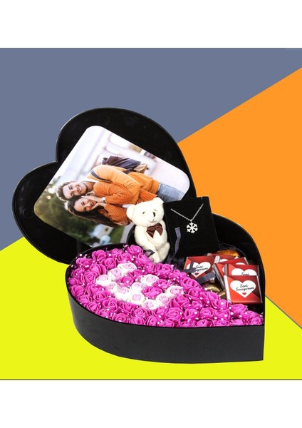 Baş Harfli Fotoğraflı New Kalp Kutu Çiçek Çikolata Buketi Ayıcık Anahtarlık Kolye Sevgiliye Özel