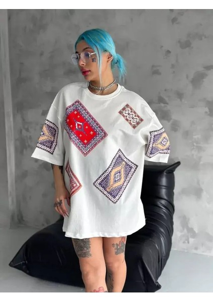 Unisex Kilim Desen Baskılı T-Shirt - Beyaz