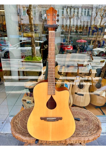Damla Desenli Akustik Gitar