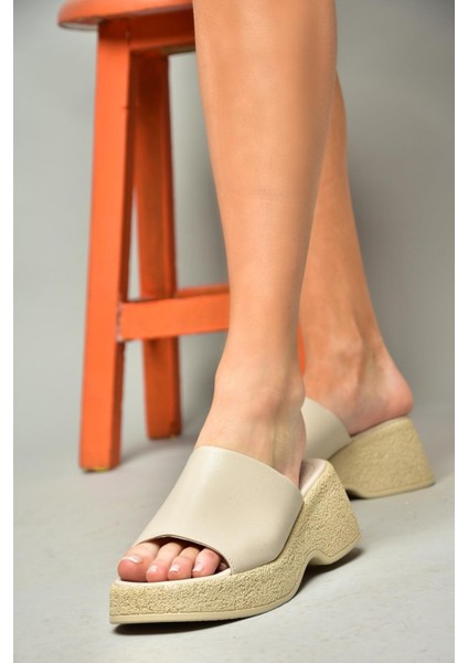 S996741209 Bej Kalın Tabanlı Kadın Terlik modelleri