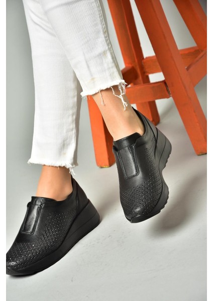 S540045503 Siyah Deri Günlük Kadın Ayakkabı