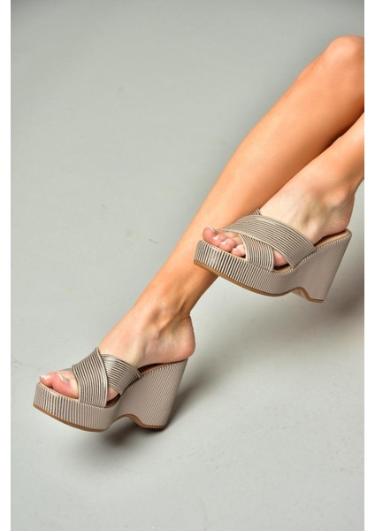 S250101409 Platin Dolgu Tabanlı Kadın Terlik modelleri
