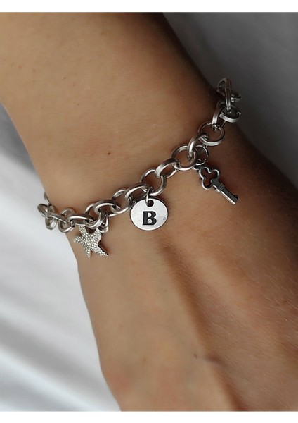 Çiçek ve Deniz Yıldızı Detaylı Harf Zincir Kadın Bileklik