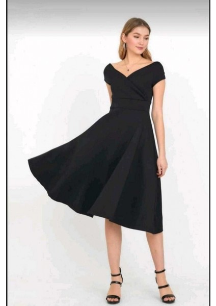 Kısa Kollu Kruvaze Yaka Eteği Volanlı Krep Elbise modelleri