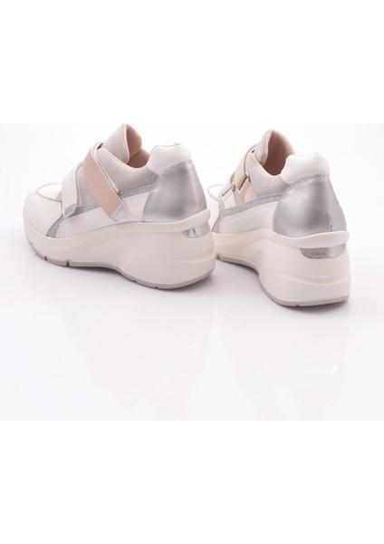 62169 Kadin Cirtli Spor Ayakkabi