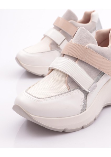 62169 Kadin Cirtli Spor Ayakkabi