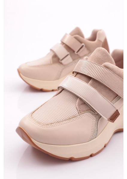 62169 Kadin Cirtli Spor Ayakkabi