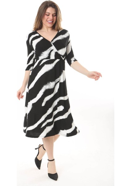 Kadın Siyah Beyaz Zebra Desen Kruvaze Yaka Esnek Bel Büyük Beden Elbise