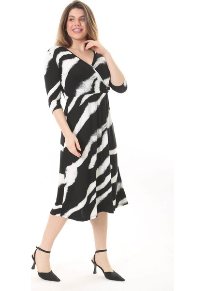 Kadın Siyah Beyaz Zebra Desen Kruvaze Yaka Esnek Bel Büyük Beden Elbise modelleri