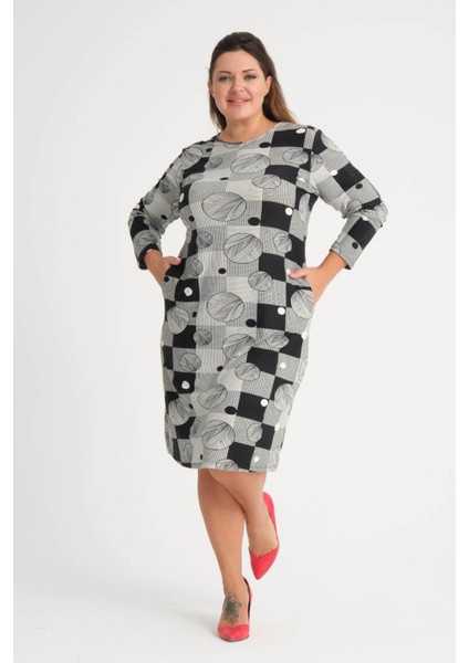 Kadın Siyah Beyaz Puantiyeli Ekose Desen Cep Detay Büyük Beden Esnek Süet Elbise