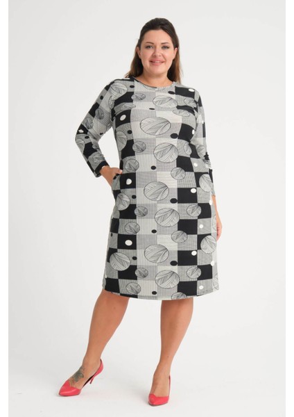 Kadın Siyah Beyaz Puantiyeli Ekose Desen Cep Detay Büyük Beden Esnek Süet Elbise fırsatları