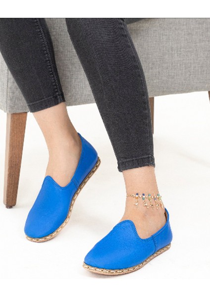 El Işçiliğiyle Özel Tasarlanmış Deri Çarıklar: Geleneksel Yemeni Ayakkabı Işlemeli Zarafet