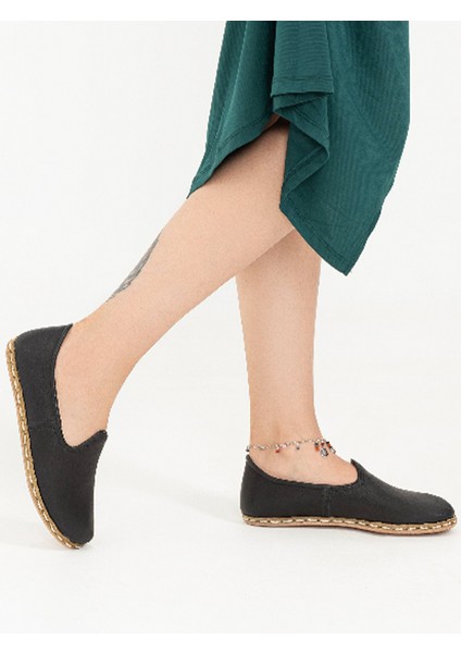 El Işçiliğiyle Özel Tasarlanmış Deri Çarıklar: Geleneksel Yemeni Ayakkabı Işlemeli Zarafet fiyatları