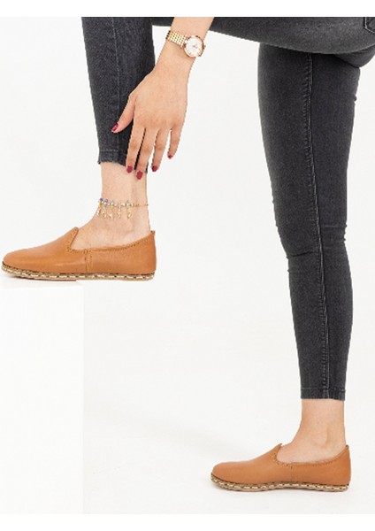 El Işçiliğiyle Özel Tasarlanmış Deri Çarıklar: Geleneksel Yemeni Ayakkabı Işlemeli Zarafet fiyatları