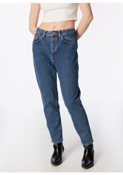 Yüksek Bel Geniş Paça Mom Fit Açık Mavi Kadın Denim Pantolon 242 Lcf 121008 Marlyn Posey Blue Mı