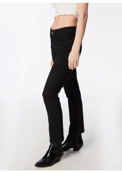 Geniş Paça Straight Koyu Siyah Kadın Denim Pantolon 242 Lcf 121010 Susıe Easter Black