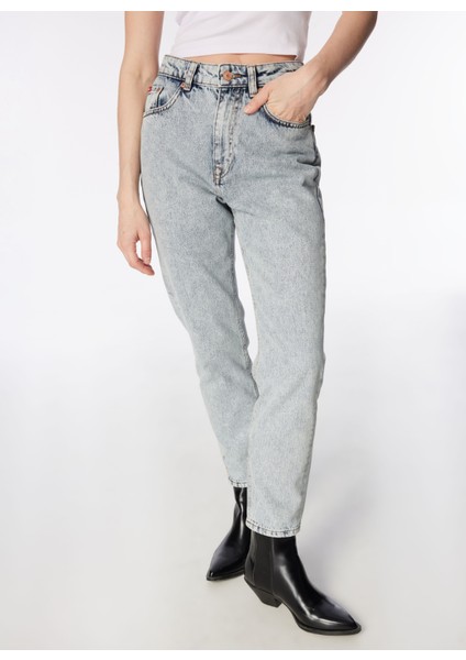 Yüksek Bel Geniş Paça Mom Fit Koyu Lacivert Kadın Denim Pantolon 242 Lcf 121018 Marlyn Lıght Acıd modelleri