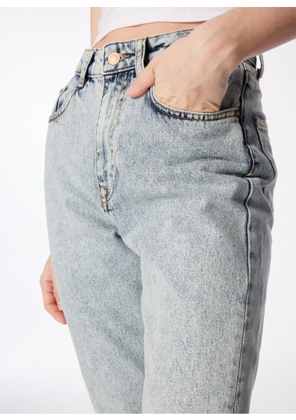 Yüksek Bel Geniş Paça Mom Fit Koyu Lacivert Kadın Denim Pantolon 242 Lcf 121018 Marlyn Lıght Acıd fırsatları