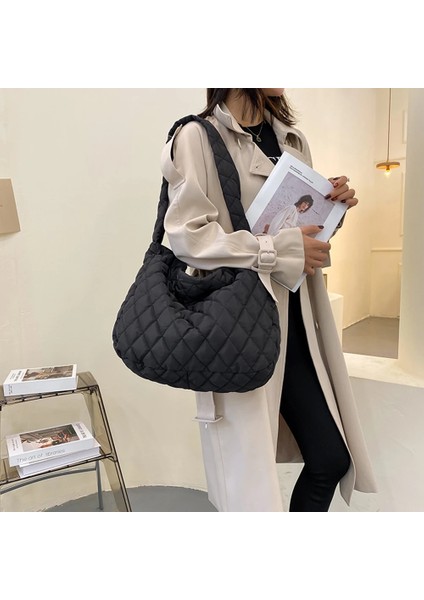 Siyah Stil Kadın Kış Çanta Çantalar Uzay Pedi Pamuk Crossbody Çanta Kadın Saf Renk Kapitone Büyük Crossbody Çanta (Yurt Dışından) modelleri