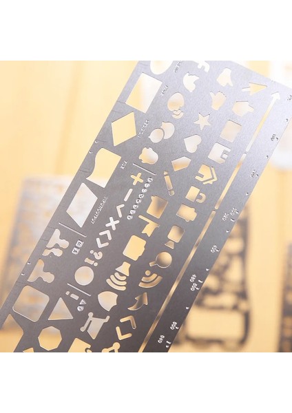 E-Küçük Tarzı Kedi Çok Fonksiyonlu Paslanmaz Çelik Içi Boş Cetvel Geometrik Şekil Çizim Şablonları Şablonları Metal Cetvel Diy Aracı Günlüğü Şablonu (Yurt Dışından) modelleri