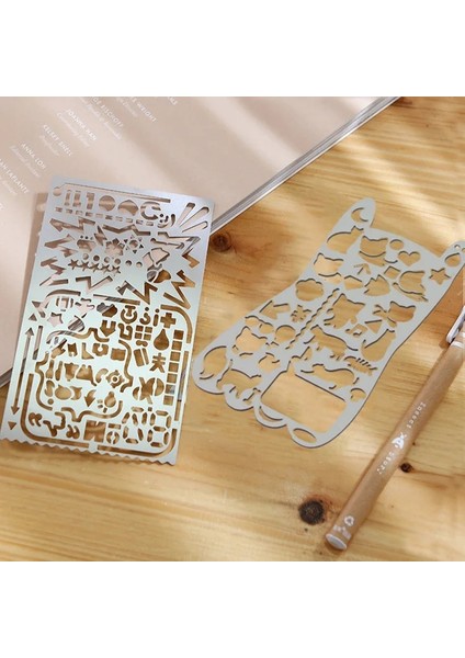 D Tarzı Çok Fonksiyonlu Paslanmaz Çelik Içi Boş Cetvel Kedi Geometrik Şekil Çizim Şablonlar Şablonları Metal Cetvel Diy Aracı Günlüğü Şablonu (Yurt Dışından) modelleri