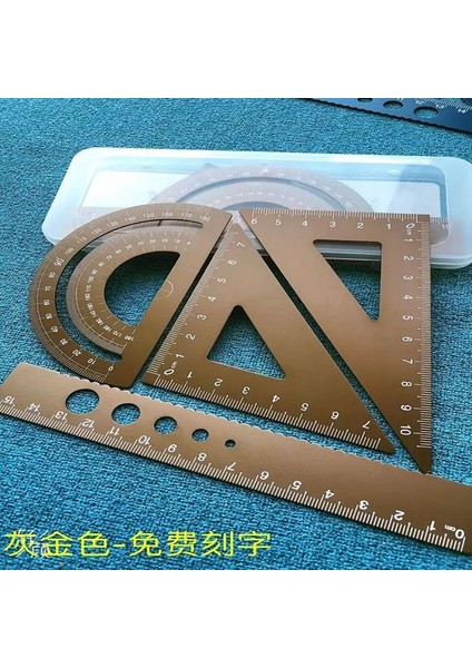 BLUE4PIECESET Stili Cetvel Ilköğretim Okulu Öğrencisi Metal Oyma Isim Seti, Dört Parçalı Set, Düz Cetvel, Yuvarlak Ölçer, Kaybı Önleyici Alüminyum Alaşımlı Hızlı (Yurt Dışından) fırsatları