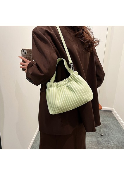 Çantalar 2024 Yeni Stil Moda Ilkbahar ve Yaz Moda Pilili Çanta Kova Küçük Kare Çanta Tek Omuz Crossbody Çanta (Yurt Dışından)