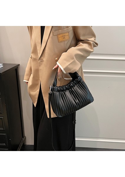 Çantalar 2024 Yeni Stil Moda Ilkbahar ve Yaz Moda Pilili Çanta Kova Küçük Kare Çanta Tek Omuz Crossbody Çanta (Yurt Dışından)